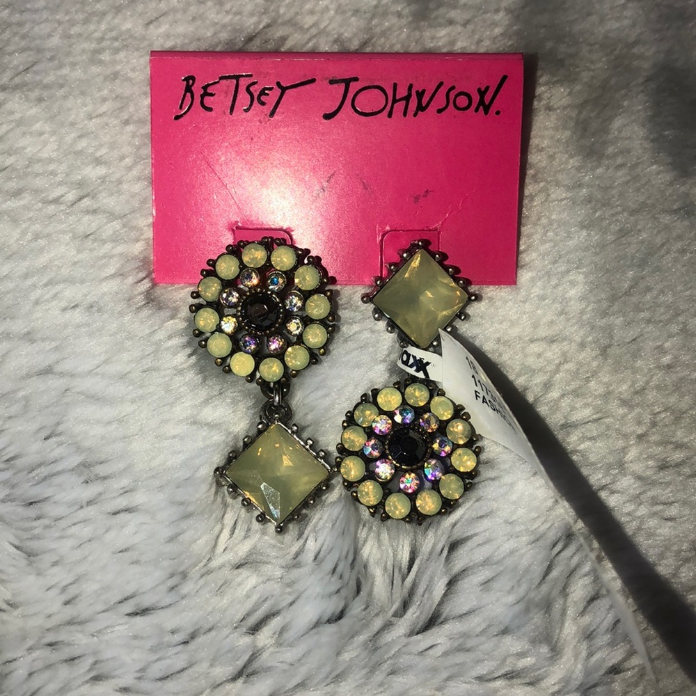 NWT Betsey Johnson Earrings